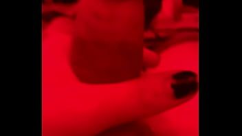 播放 无辜的小男孩暨工厂荡妇玩弄并向你展示他成熟的阴茎