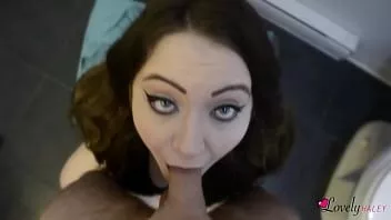 Reproducir Lovelyhaley se deja follar la boca hasta las lágrimas