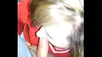 Reproducir Valerie chupando y acariciando mi polla hasta una gran corrida