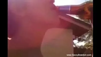 play सेक्स मस्ती के सबसे आरामदेह सत्र के दौरान धूम्रपान करें