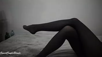 play Tu dois surveiller ces jambes - Miley Grey