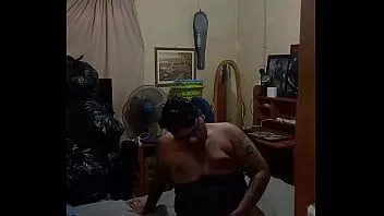 চালান Brij jerks বন্ধ এবং একটি সাঁতারের পোষাক মধ্যে cums