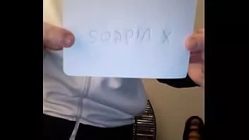 Odtwórz Wideo weryfikacyjne przedstawiające mnie i pokazujące moje nagie ciało