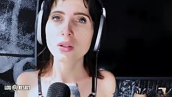 播放 德国 asmr 戴绿帽子的故事，lou nesbit，lia louise
