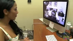 play La déesse de la chatte rasée Romana Ryder se fait baiser par son plus grand fan