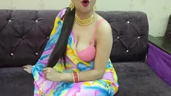 Jouer Desi Indian Bhabhi initie Devar en une expérience de saree érotique: pipe, manger de la chatte, et plus encore
