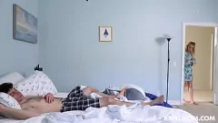 play पेटिट टीन चार्ली फोर्ड पीओवी में कट्टर हो जाता है