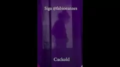 Reproducir Hotwife latina disfrazada de conejita fumando cigarrillo y bebiendo vino en lencería