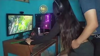 Играть Mi hermano me folla mientras juego league of legends. мне хасе томар тода су лече.