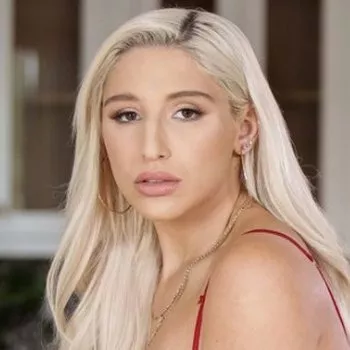 Порнозвезда Abella Danger